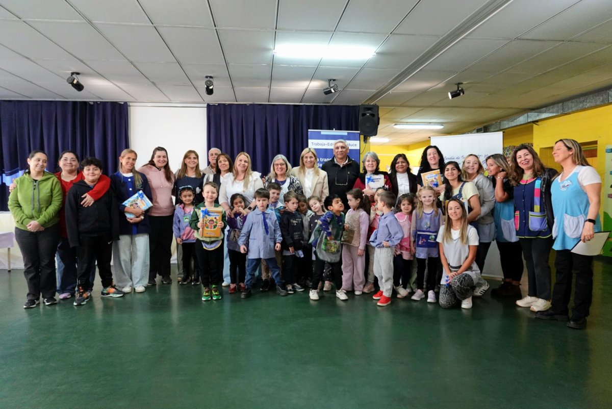 El Calafate: se presentaron y entregaron libros para fortalecer la alfabetización inicial