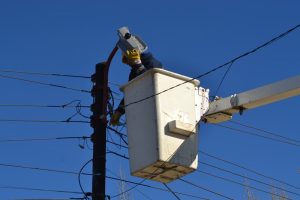  Continúan con la colocación y reemplazo de luminarias en diferentes sectores de la ciudad peritense