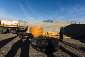 El Gobierno entregó materiales para dar continuidad a la extensión de la red de gas en Caleta Olivia