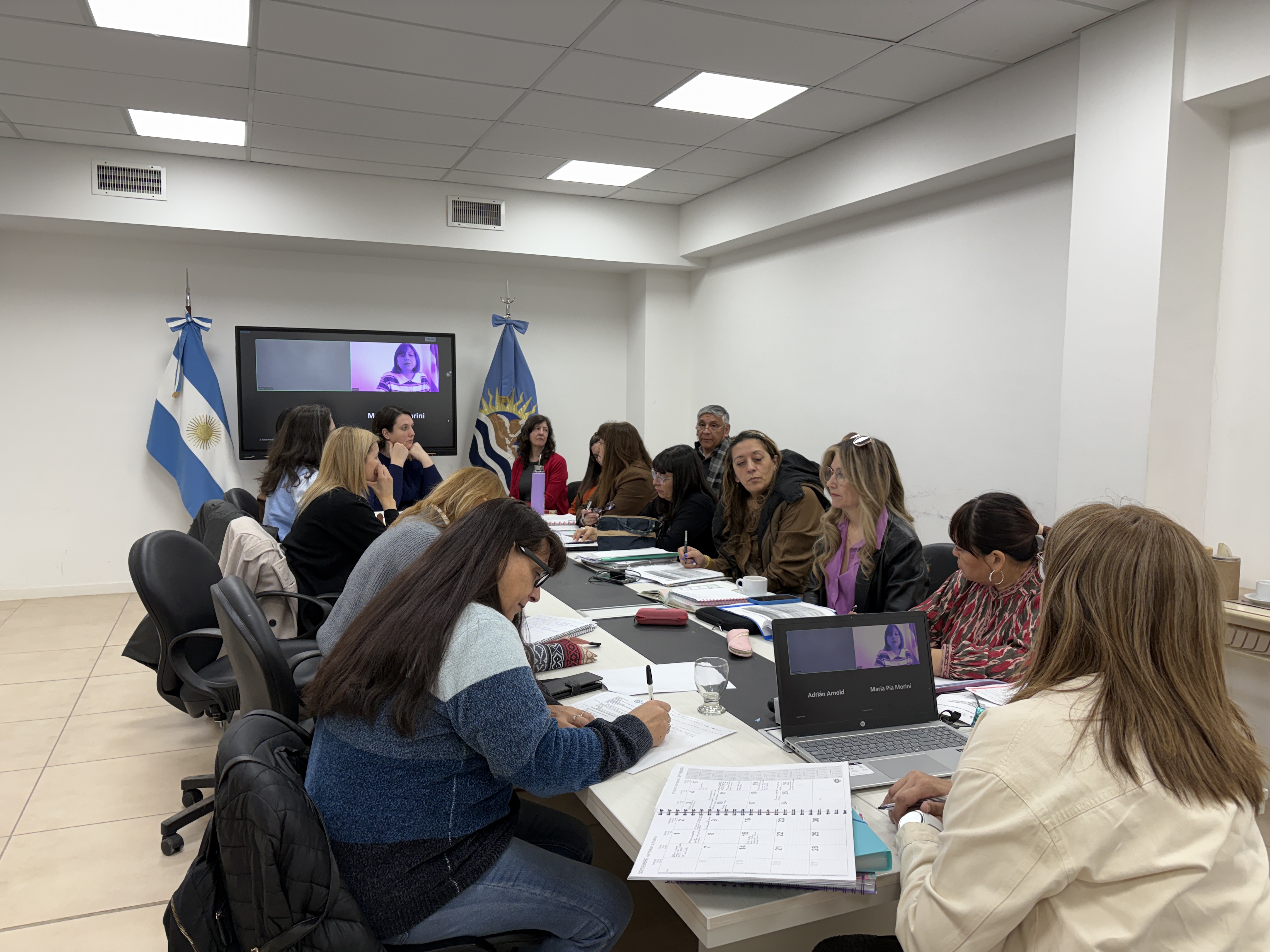 Educación refuerza el seguimiento de las trayectorias educativas con jornada de trabajo institucional