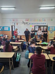 Entrega de libros en el Instituto María Auxiliadora de Río Gallegos