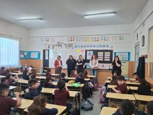 Entrega de libros en el Instituto María Auxiliadora de Río Gallegos