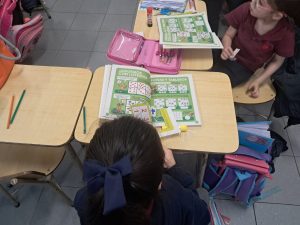 Entrega de libros en el Instituto María Auxiliadora de Río Gallegos