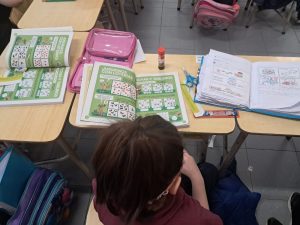 Entrega de libros en el Instituto María Auxiliadora de Río Gallegos