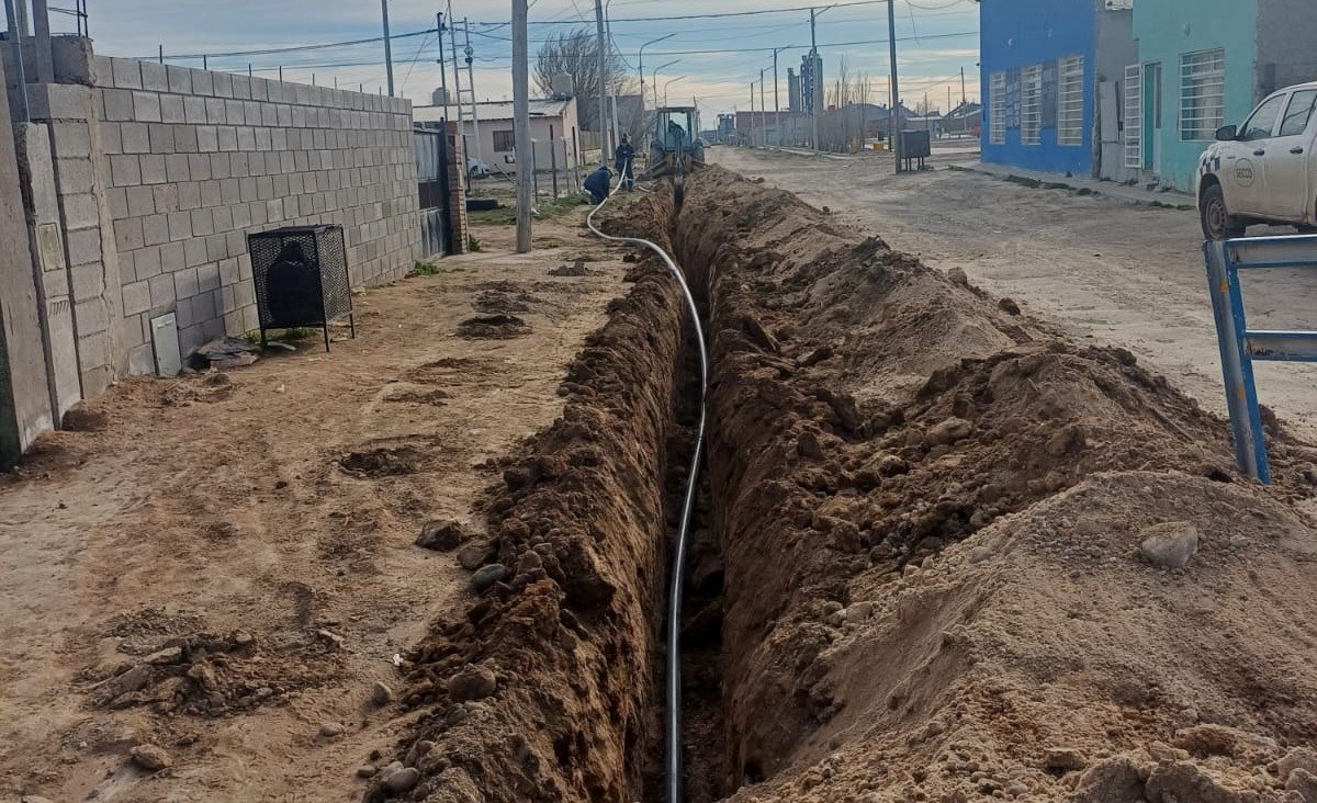 Servicios Públicos continúa con la ampliación de la red de agua potable en Pico Truncado