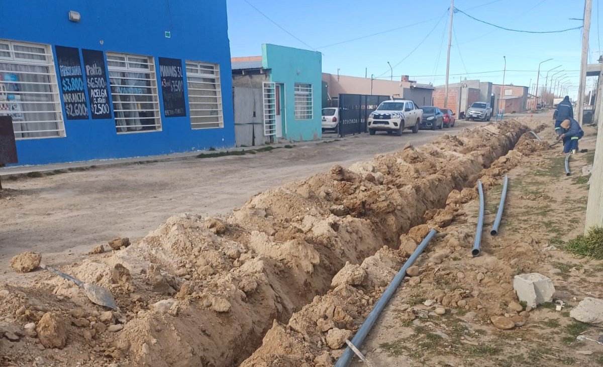 Servicios Públicos continúa con la ampliación de la red de agua potable en Pico Truncado