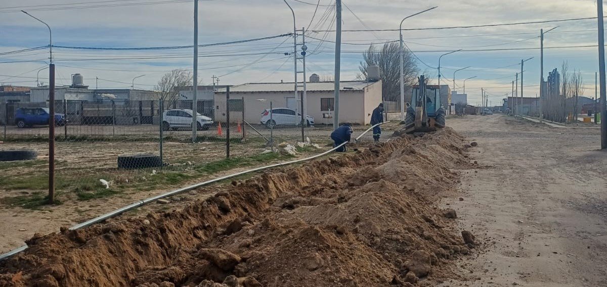 Servicios Públicos continúa con la ampliación de la red de agua potable en Pico Truncado