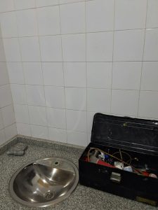 Nuevo operativo de mantenimiento en escuelas de Puerto Deseado y Tellier