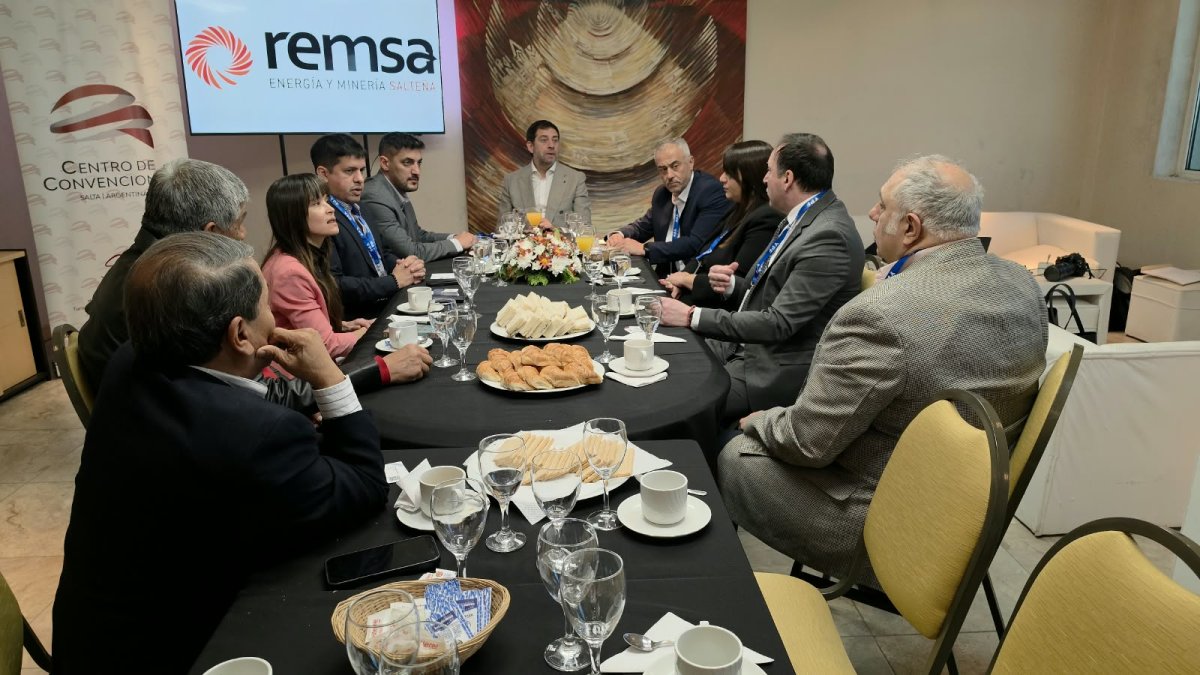 Santa Cruz fortalece la cooperación minera federal en Argentina Mining 2026