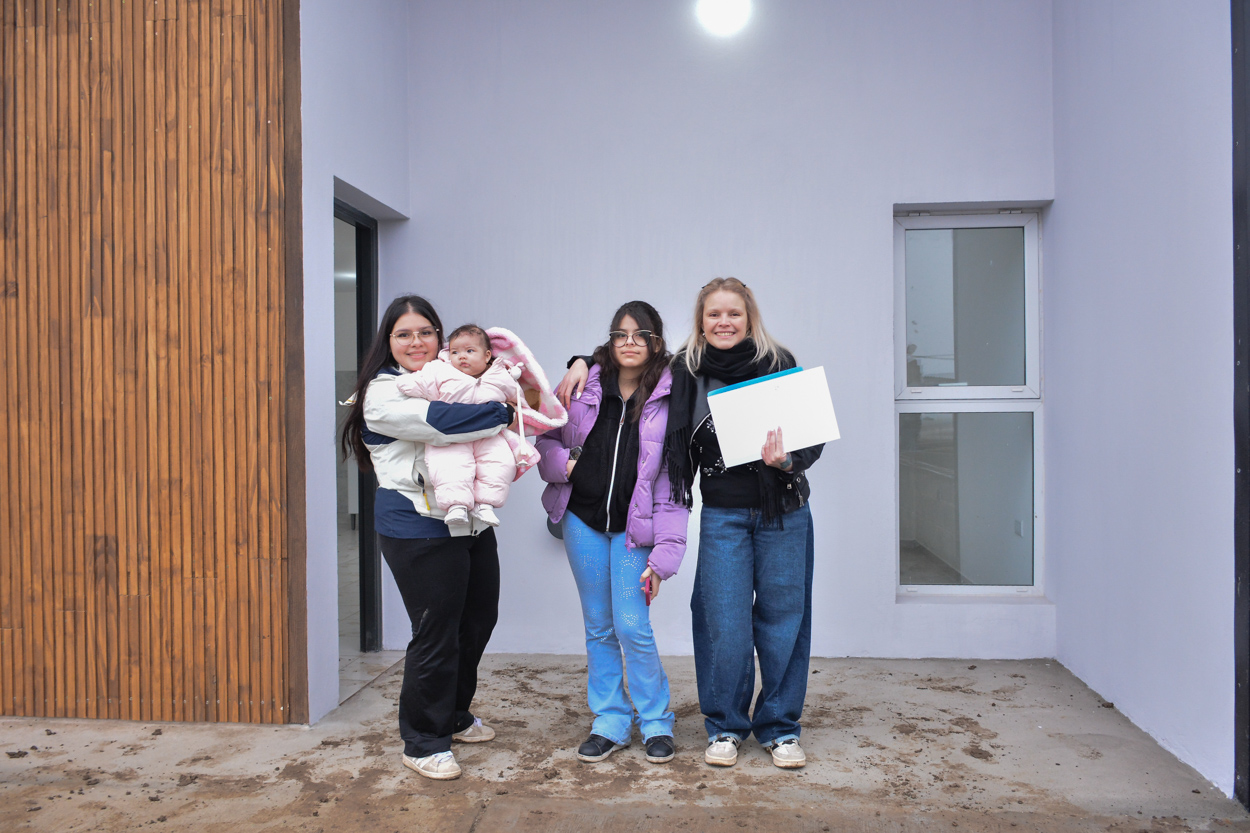 “Esperé 20 años mi casa”: Paula Durbas recibió las llaves de su vivienda y cumplió un sueño familiar