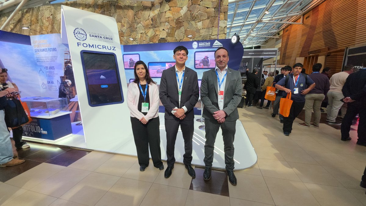 El stand de Fomicruz generó interés y expectativas en el Argentina Mining 2026