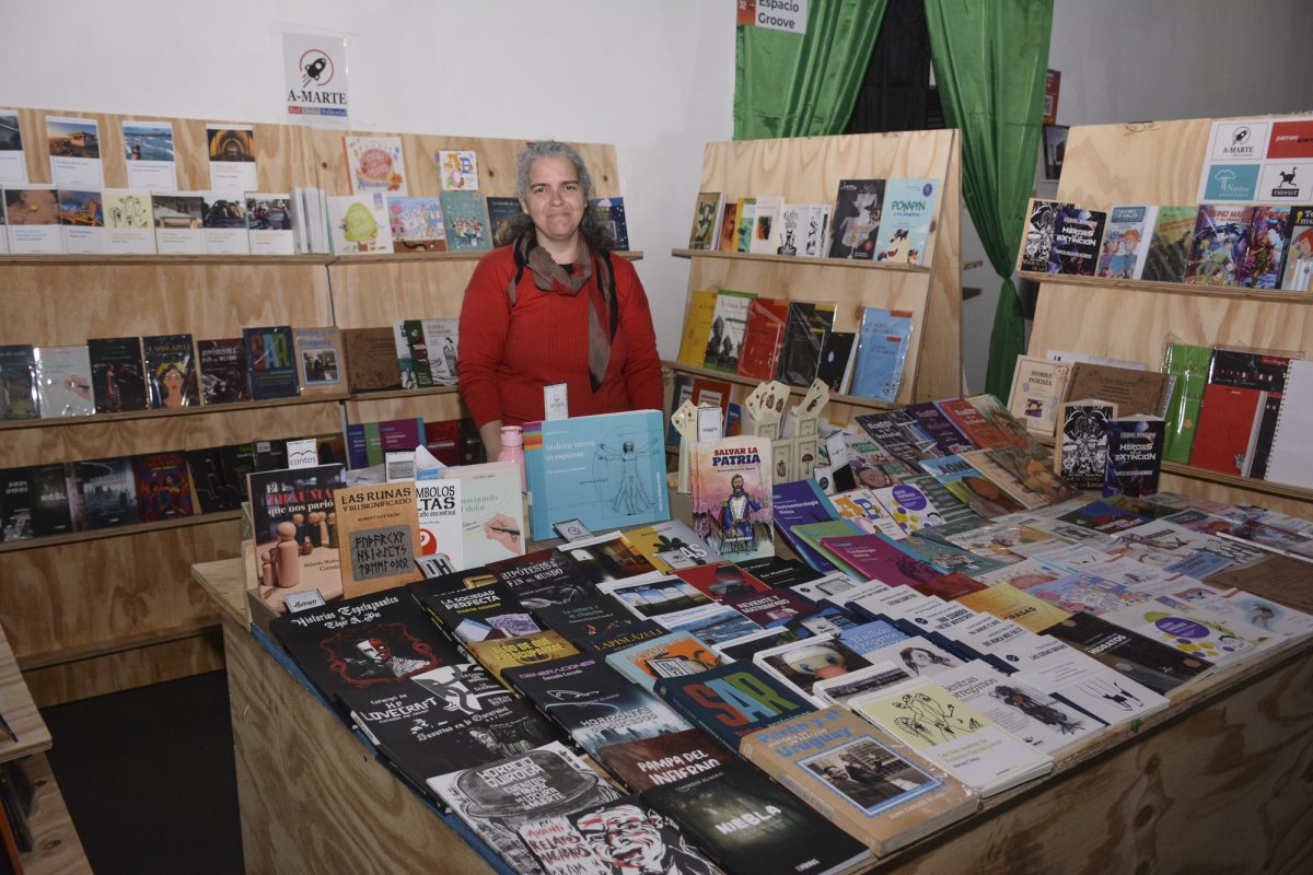 Con el lema “Letras que nos acercan”, se inauguró la 32ª Feria Provincial del Libro en Santa Cruz