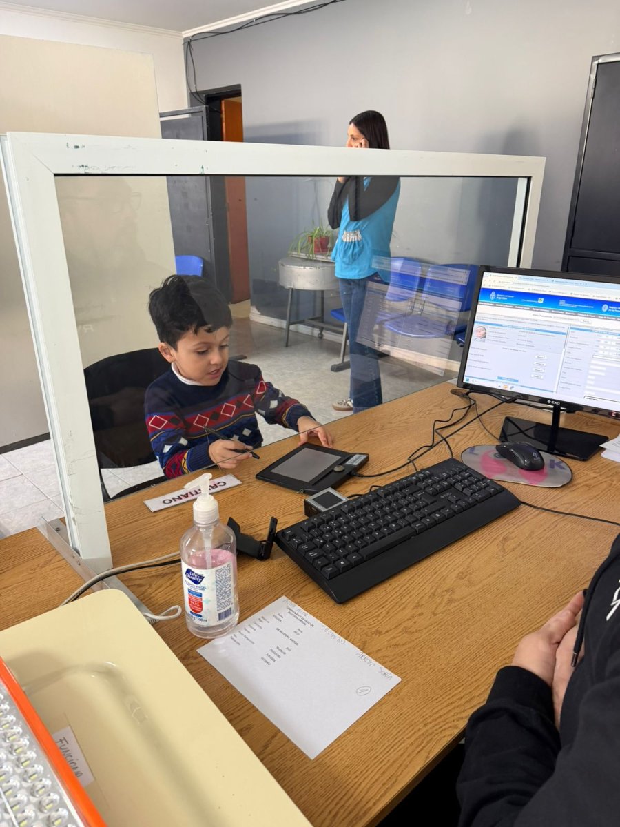 El Registro Civil de Caleta Olivia recibió a niños y niñas del Jardín N° 28 “Antukelen” en una jornada por el derecho a la identidad