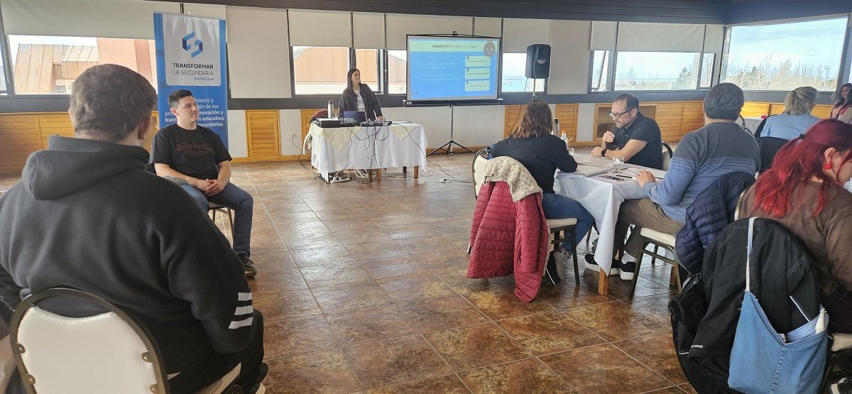 Docentes de Santa Cruz profundizan su formación en Aprendizaje Basado en Proyectos