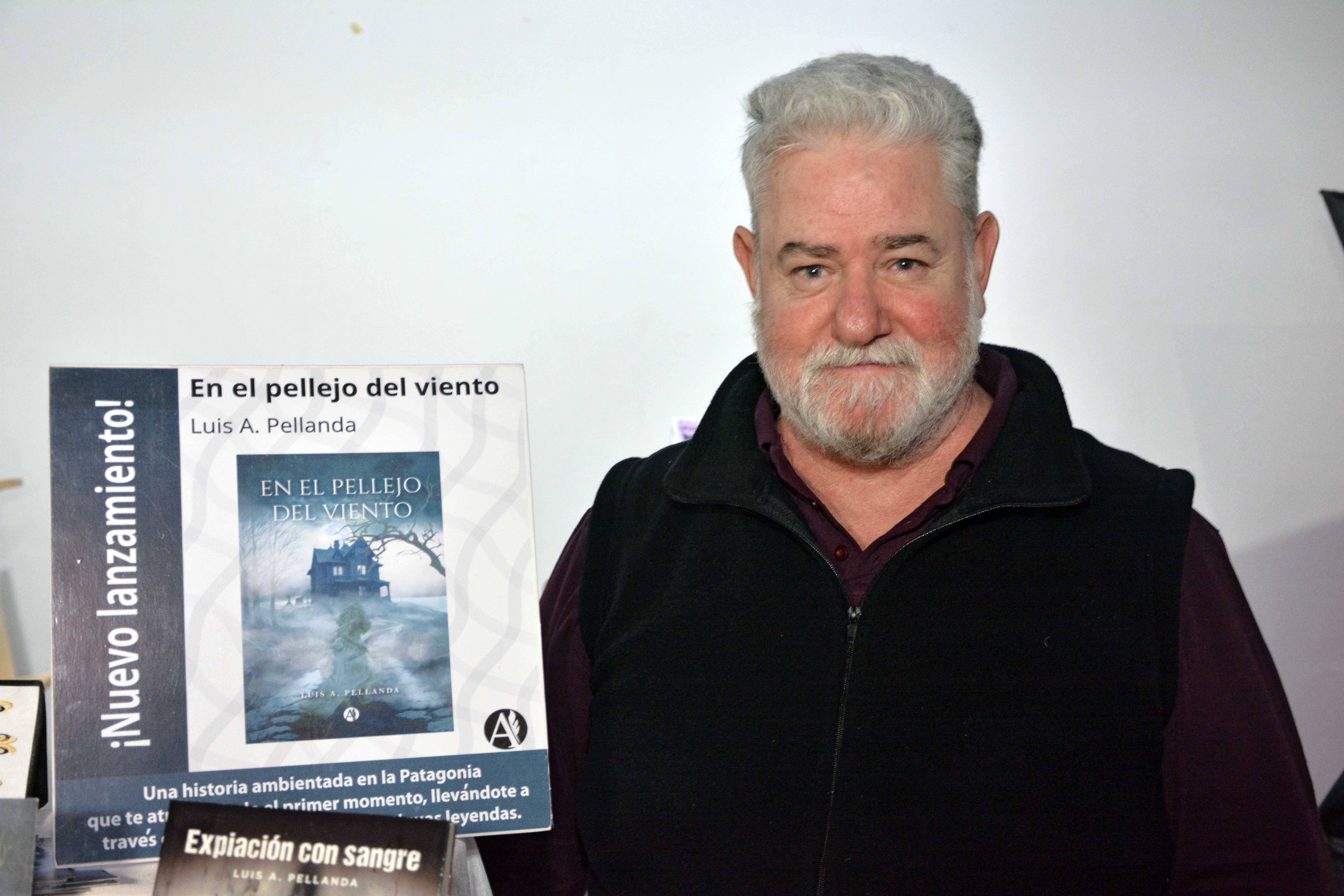 Luis Pellanda presentó sus novelas policiales en la Feria del Libro