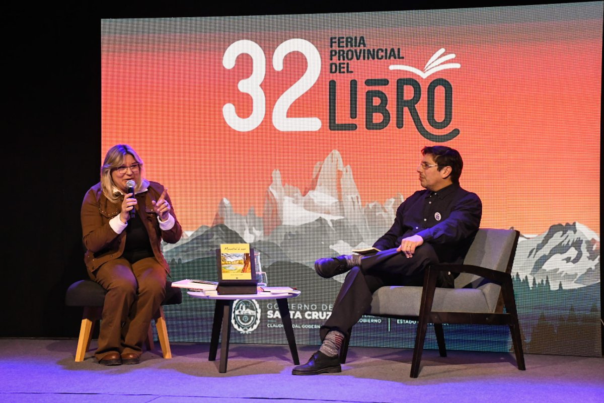 Facundo Pastor inauguró la agenda nacional de la Feria Provincial del Libro con un auditorio colmado