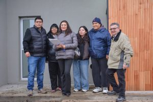“Las obras se comienzan y las obras se terminan”: Vidal continúa entregando viviendas a familias que esperaron más de 20 años