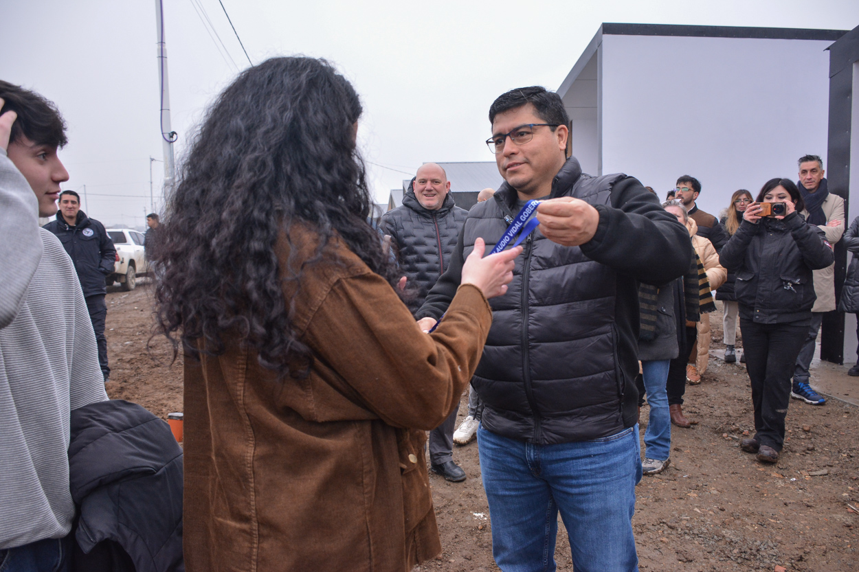 “Las obras se comienzan y las obras se terminan”: Vidal continúa entregando viviendas a familias que esperaron más de 20 años