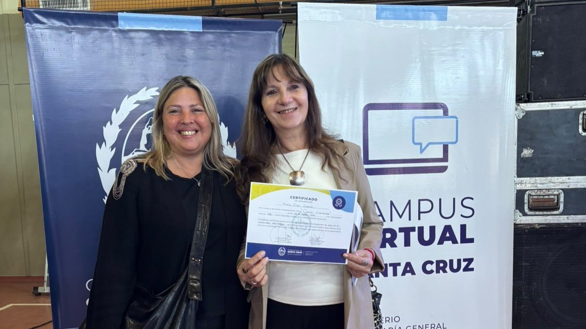 Boggio entregó certificados a agentes públicos durante Viva Barrio en Puerto Deseado