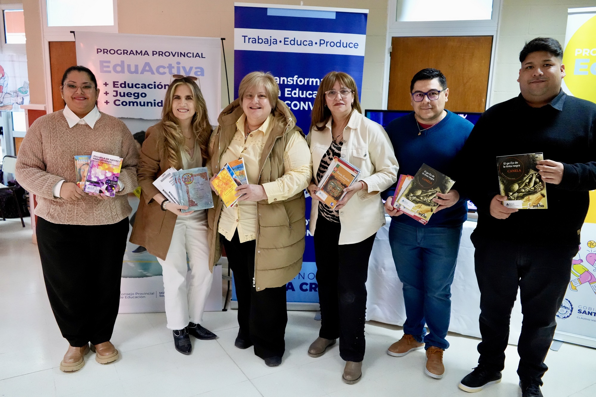 Entregaron material bibliográfico para Educación de Jóvenes y Adultos en Puerto Deseado
