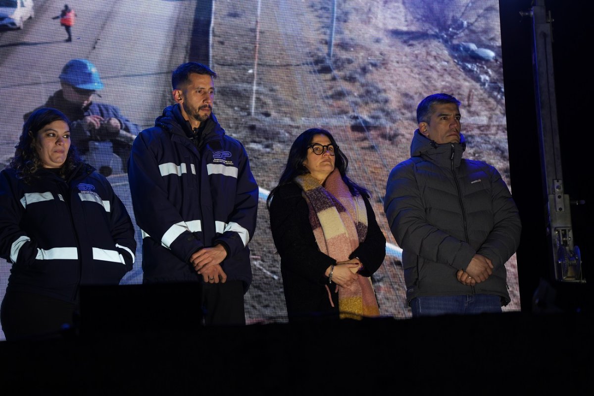 El Gobierno Provincial inauguró 250 luminarias en la Ruta 40 y el Cerro de la Cruz