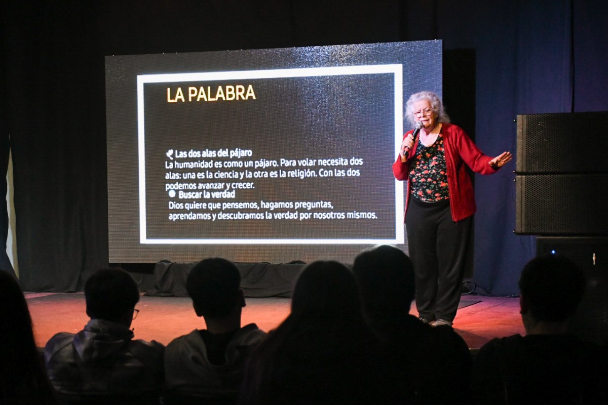 Un lunes de historias, música y memoria en la tercera jornada de la Feria Provincial del Libro