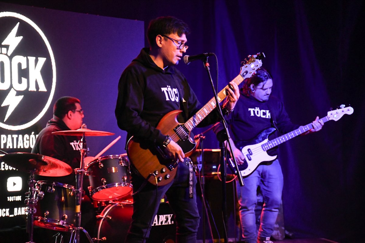 Un lunes de historias, música y memoria en la tercera jornada de la Feria Provincial del Libro