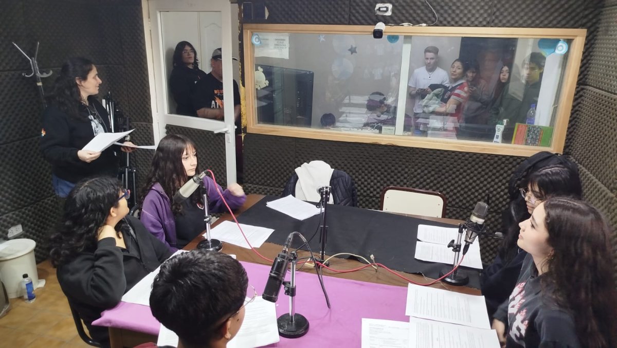 Estudiantes recrearon la Revolución Francesa en FM Educativa