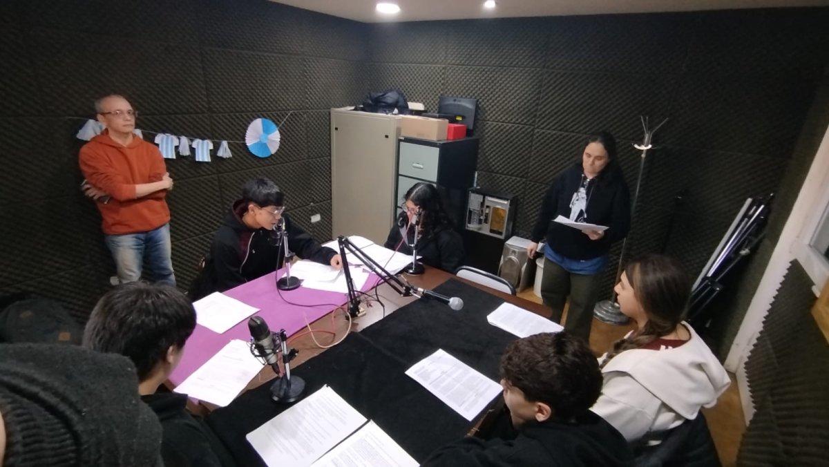 Estudiantes recrearon la Revolución Francesa en FM Educativa