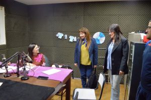 Refuerzan la alfabetización mediante la entrega de material bibliográfico a EPJAS de Río Gallegos