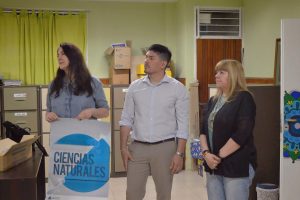 Refuerzan la alfabetización mediante la entrega de material bibliográfico a EPJAS de Río Gallegos