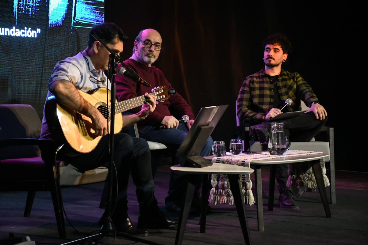 Feria Provincial del Libro: Un martes de música, memoria y reflexión en la cuarta jornada