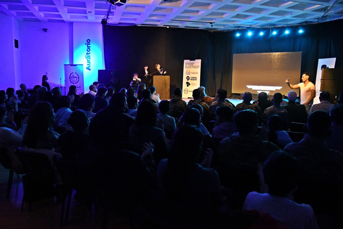 Feria Provincial del Libro: Un martes de música, memoria y reflexión en la cuarta jornada
