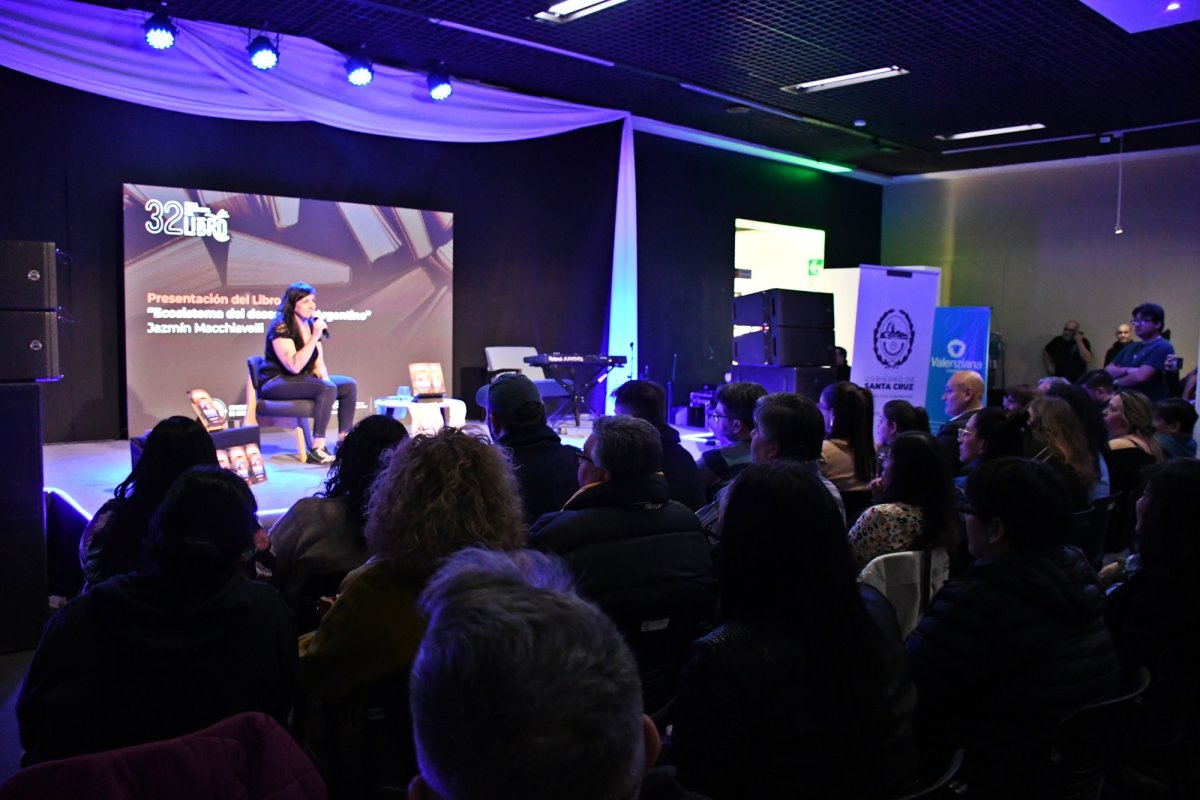 Feria Provincial del Libro: Un martes de música, memoria y reflexión en la cuarta jornada