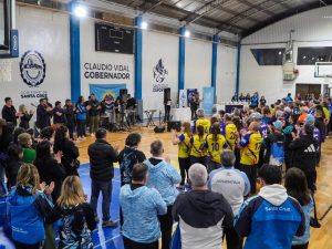 Una noche de fiesta y emoción para inaugurar el Provincial de Newcom para Adultos Mayores