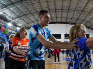 Una noche de fiesta y emoción para inaugurar el Provincial de Newcom para Adultos Mayores
