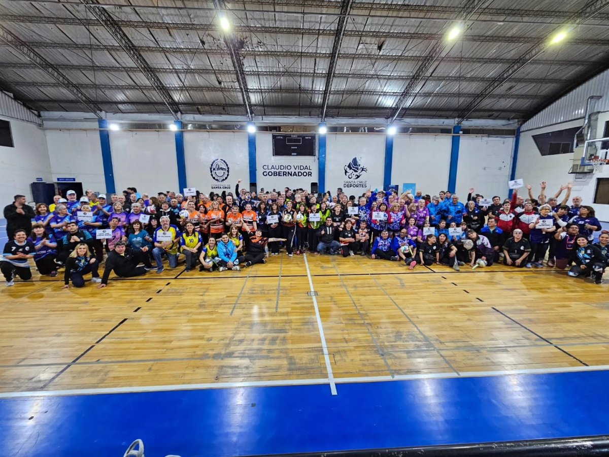 Una noche de fiesta y emoción para inaugurar el Provincial de Newcom para Adultos Mayores