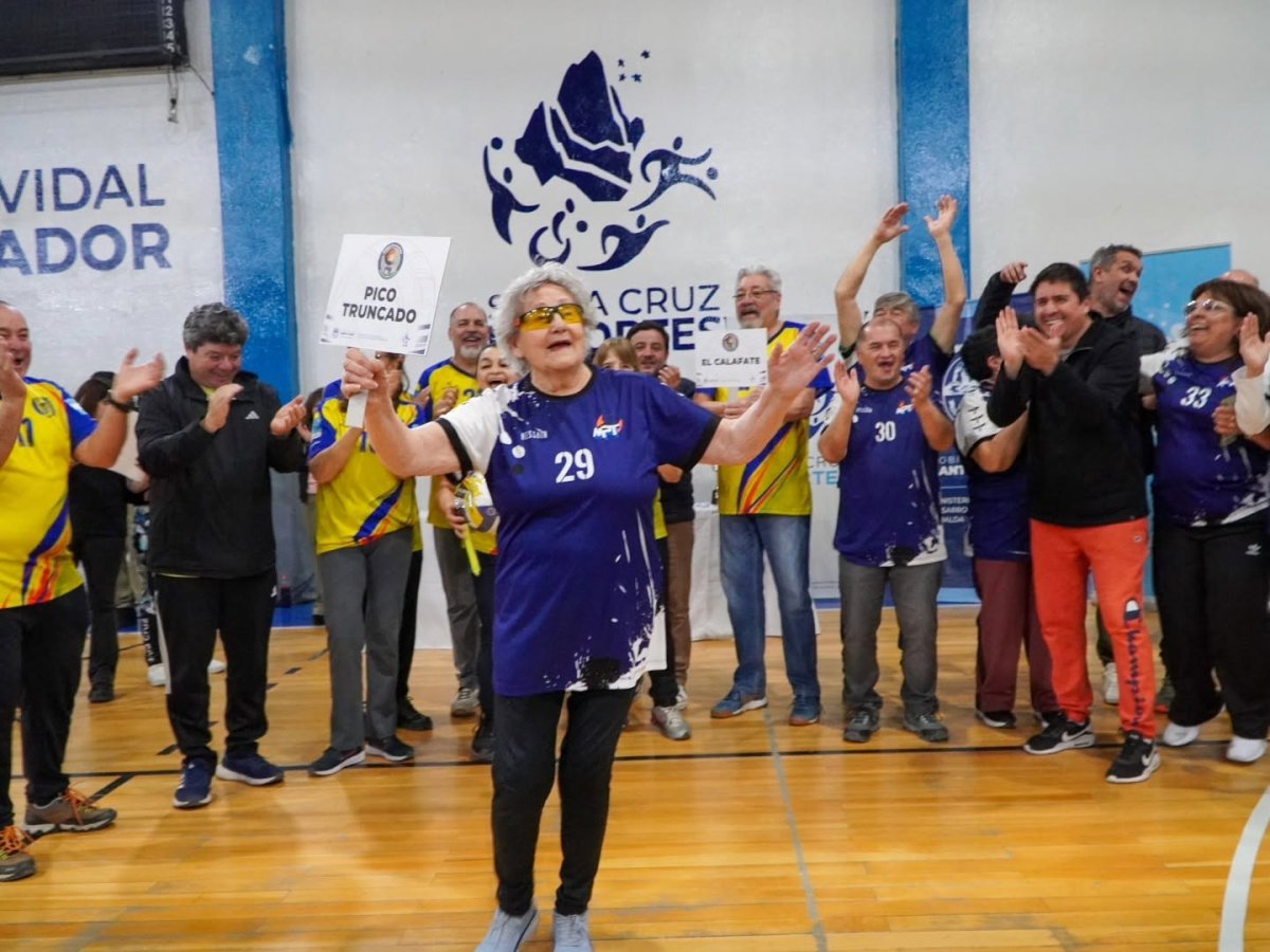 Una noche de fiesta y emoción para inaugurar el Provincial de Newcom para Adultos Mayores