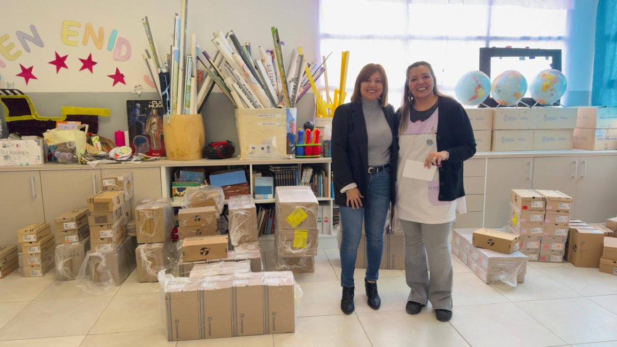 EduActiva llegó a diez instituciones de Pico Truncado con 1.700 pares de zapatillas