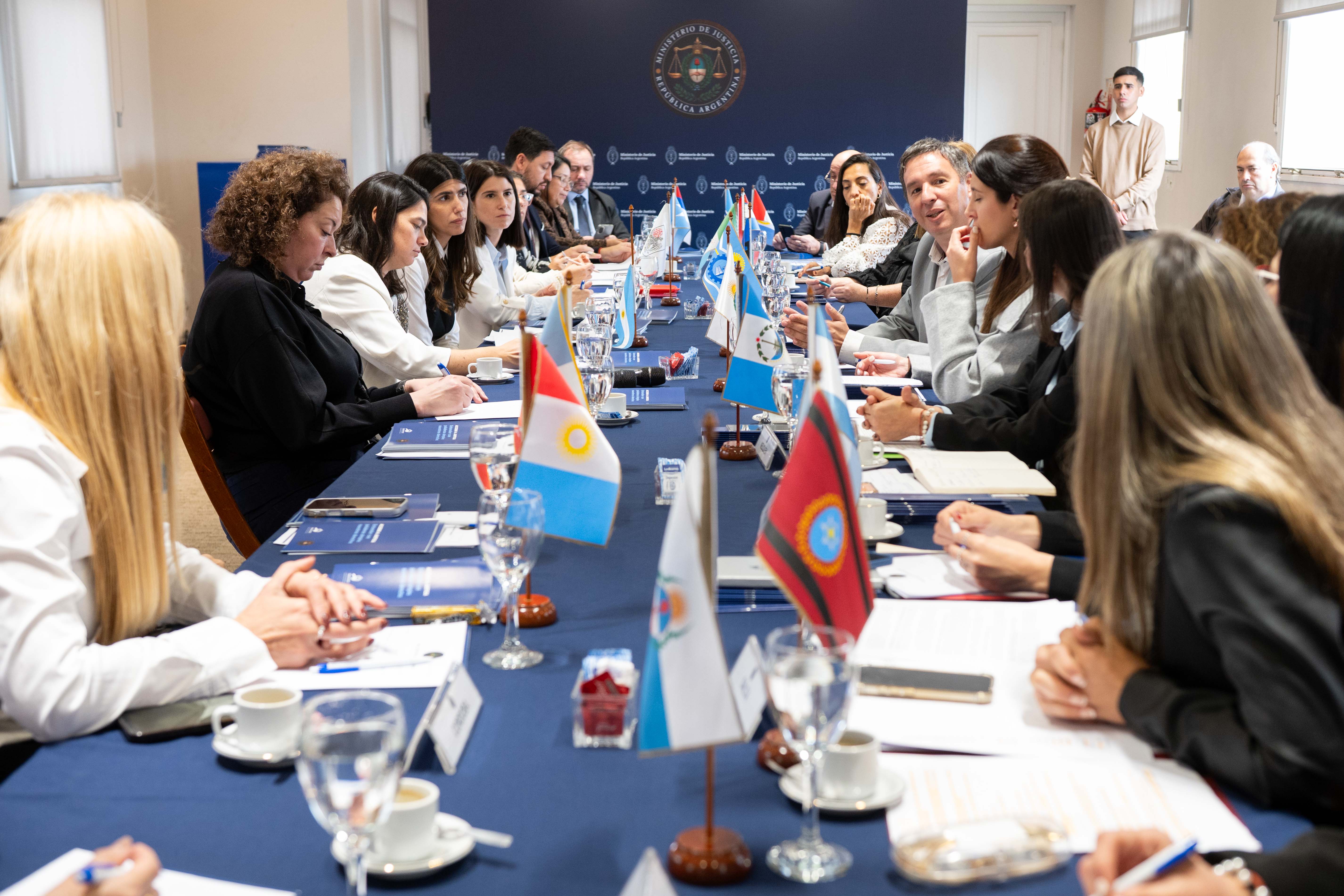 Santa Cruz fortalece estrategias contra las violencias digitales en un foro federal