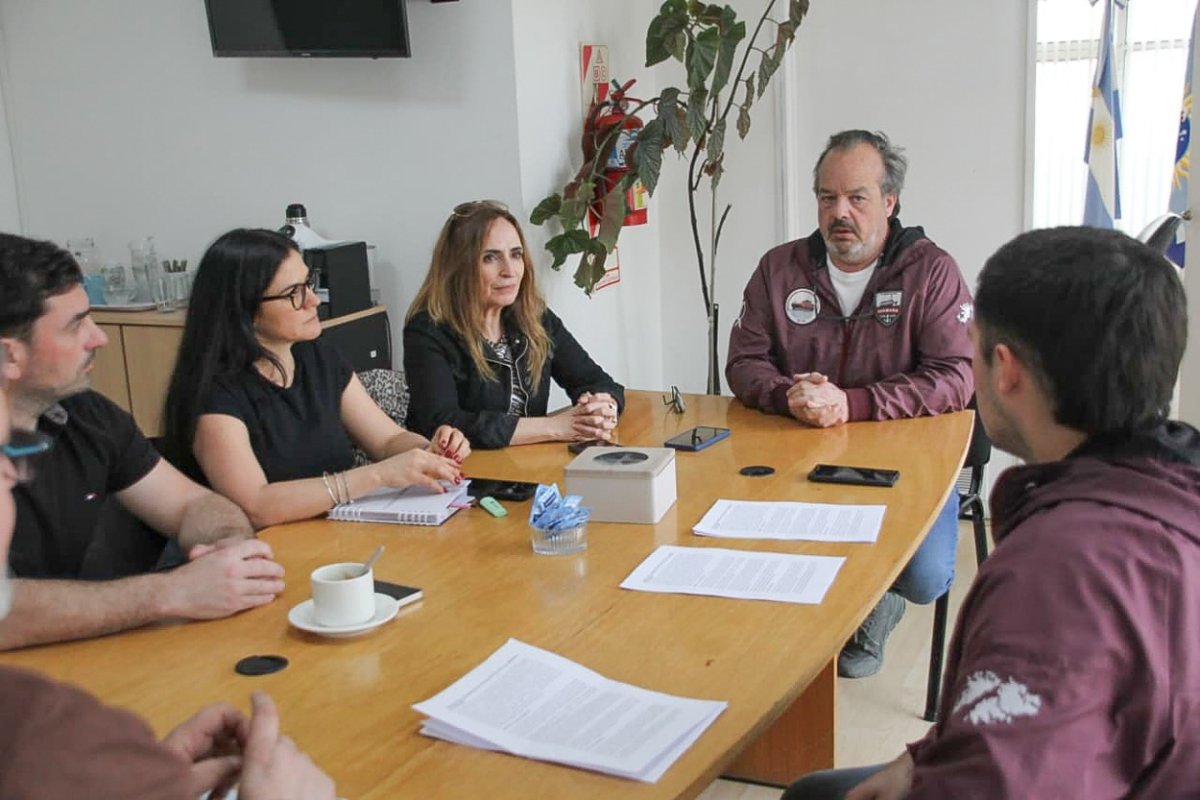Santa Cruz garantiza cobertura de salud a los apuntadores portuarios tras más de 20 años de reclamos