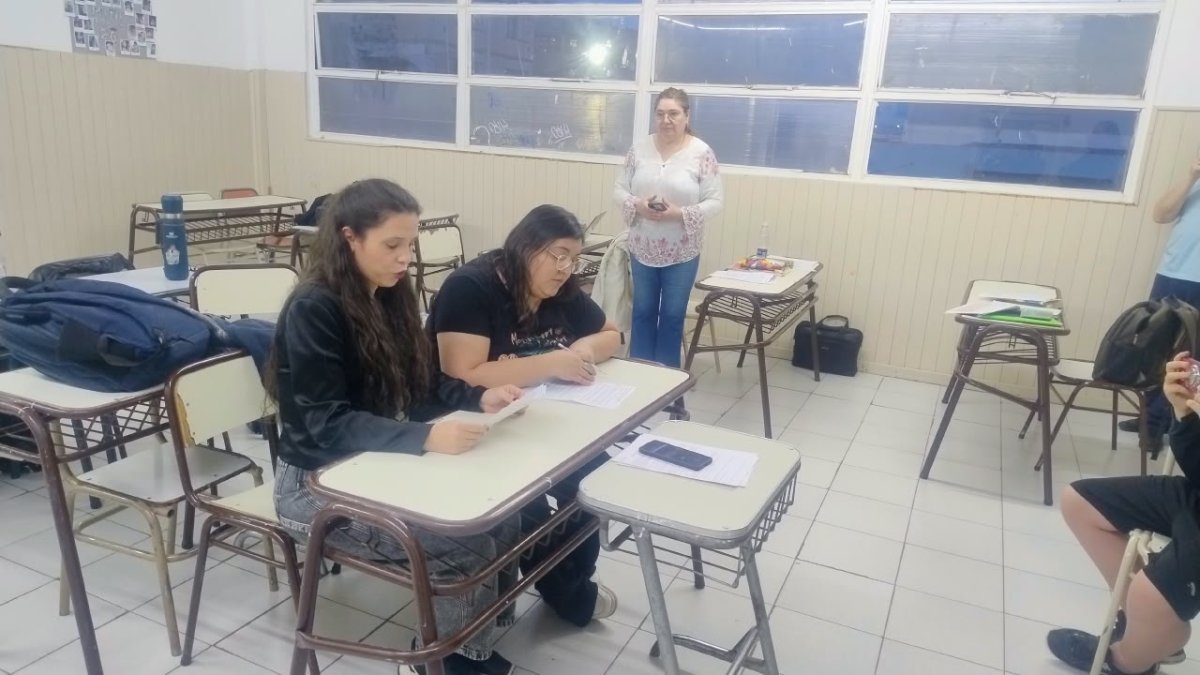 Estudiantes de la EPJA N° 22 producen contenidos sobre comunicación digital e inteligencia artificial