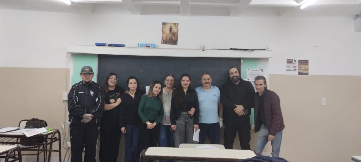 Estudiantes de la EPJA N° 22 producen contenidos sobre comunicación digital e inteligencia artificial