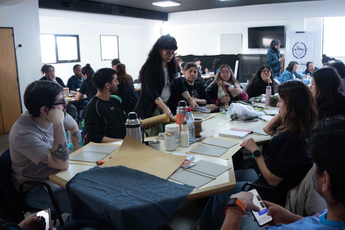 Finalizó el taller de encuadernación en la Feria del Libro con gran participación