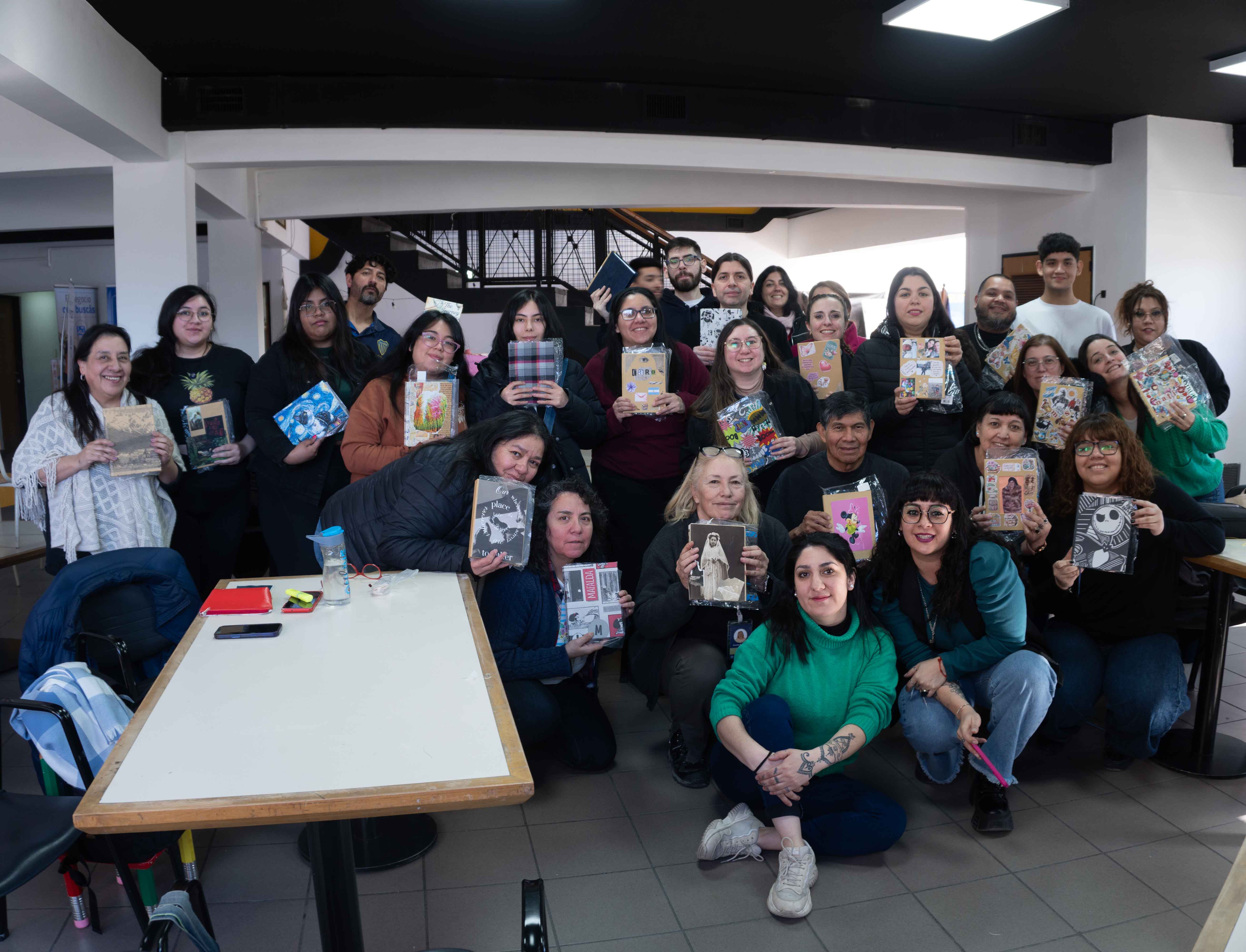 Finalizó el taller de encuadernación en la Feria del Libro con gran participación