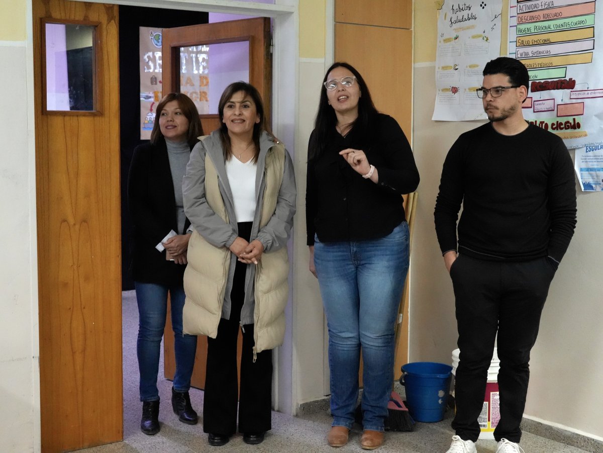 Rasgido entregó insumos deportivos y dialogó con estudiantes del Colegio Secundario N° 44