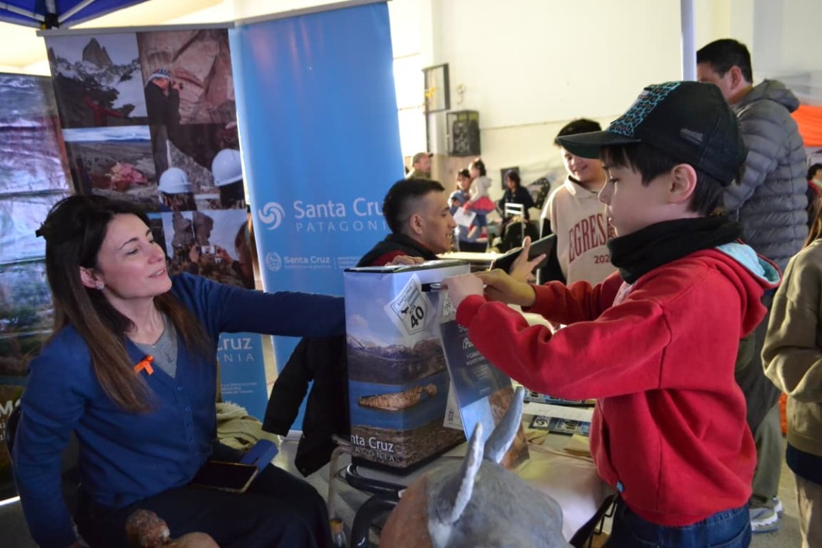 Viva Barrio en Perito Moreno: Producción acerca EmprendeTur y herramientas para potenciar el turismo en Santa Cruz