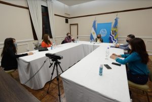 Alicia firmó la escritura de las tierras del Parque Provincial Cuevas de las Manos