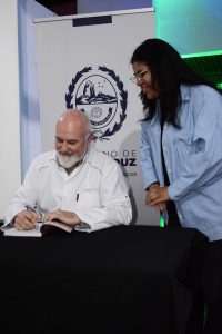 Osvaldo Gross presentó su primer libro dedicado a la pastelería salada