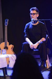 Diego Frenkel cerró la feria con un recorrido musical y personal